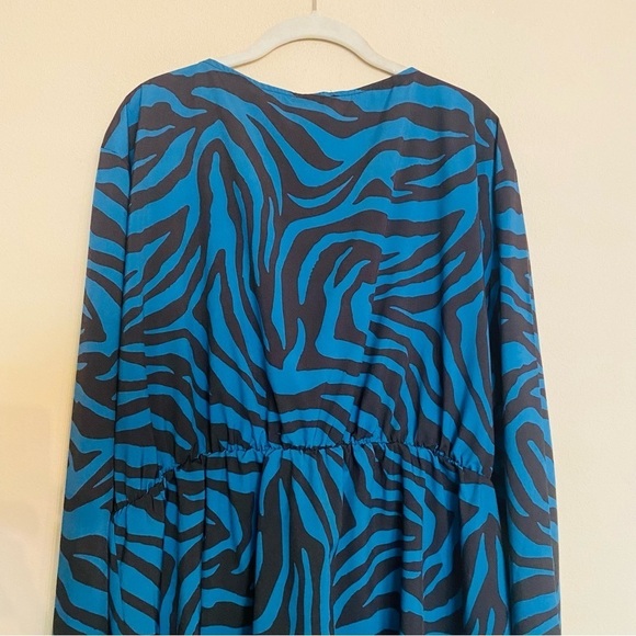 Boohoo Plus Blue Black Zebra Print Blouse Made in Italy Size 22 - Picture 8 of 13
